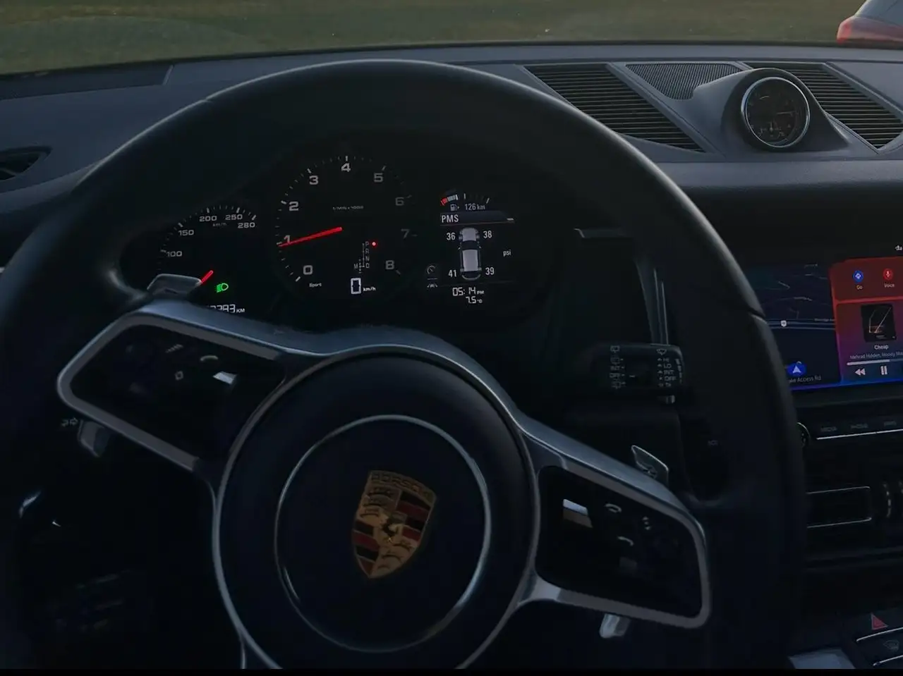 Porsche Macan photo Porsche Macan