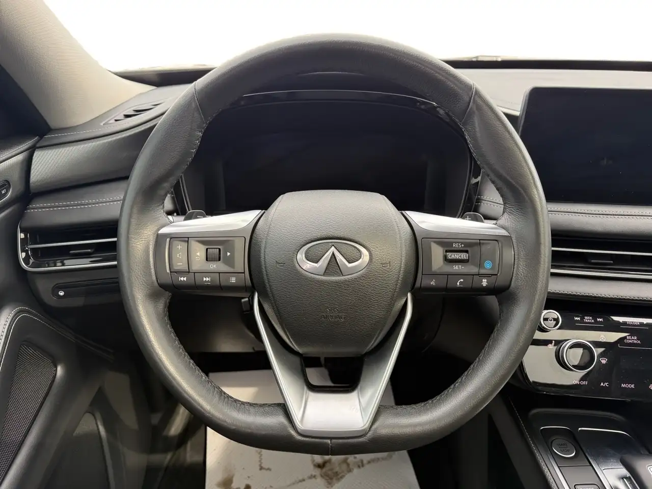 Infiniti QX60 снимка Infiniti QX60