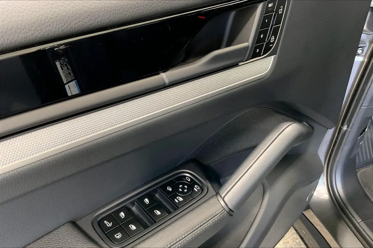 Porsche Cayenne снимка Porsche Cayenne