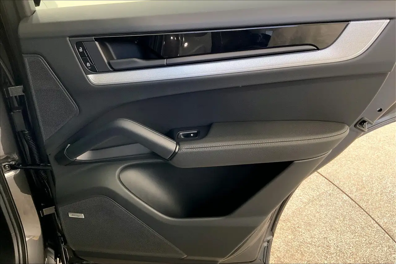 Porsche Cayenne снимка Porsche Cayenne