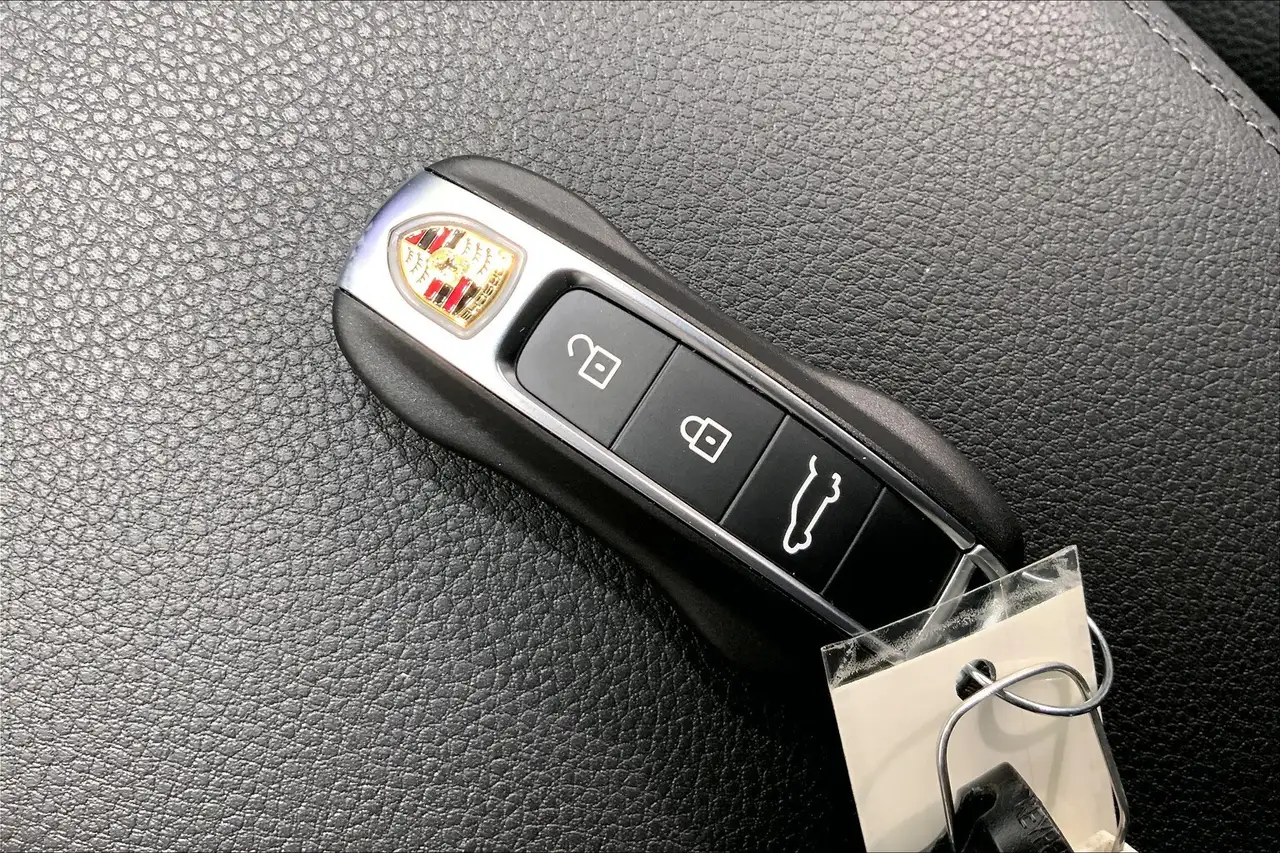 Porsche Cayenne снимка Porsche Cayenne