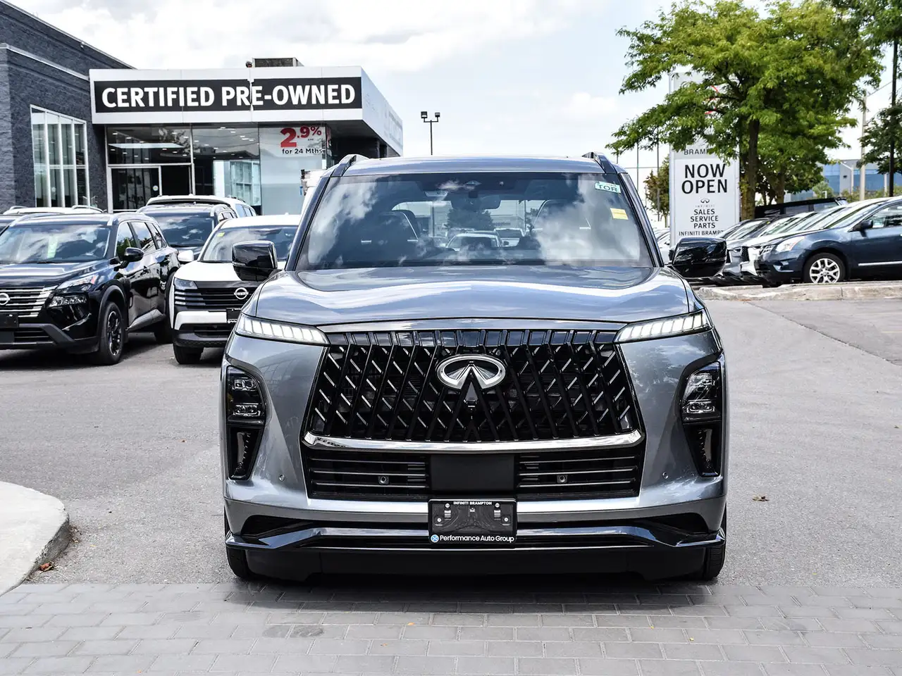Infiniti QX80 снимка Infiniti QX80
