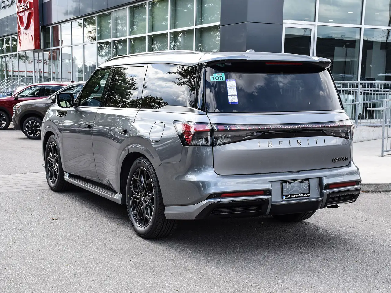 Infiniti QX80 снимка Infiniti QX80
