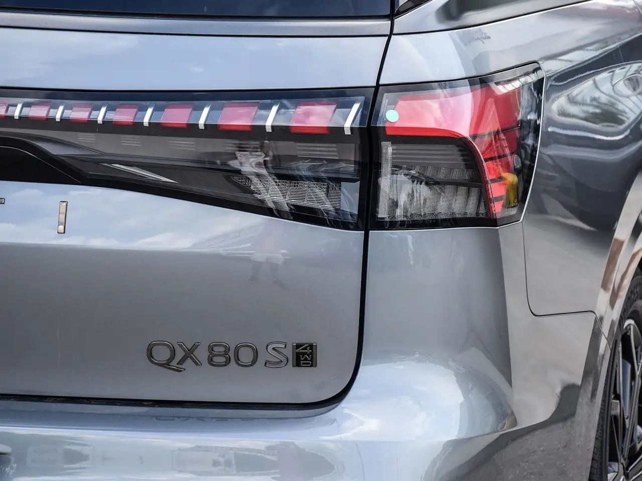 Infiniti QX80 снимка Infiniti QX80