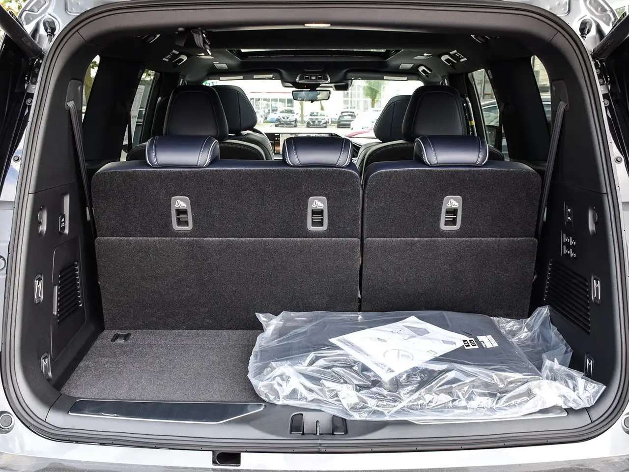 Infiniti QX80 снимка Infiniti QX80