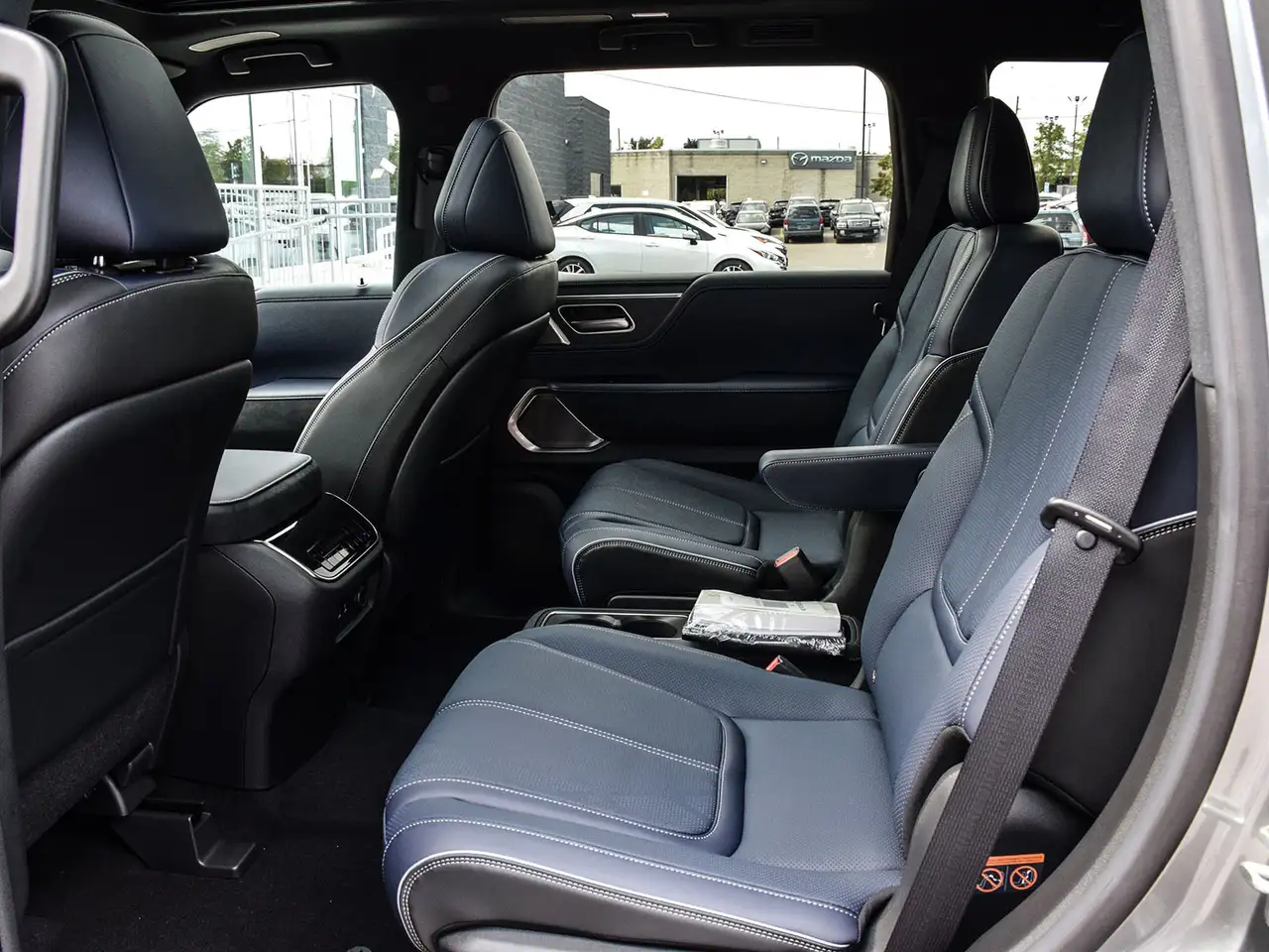 Infiniti QX80 снимка Infiniti QX80