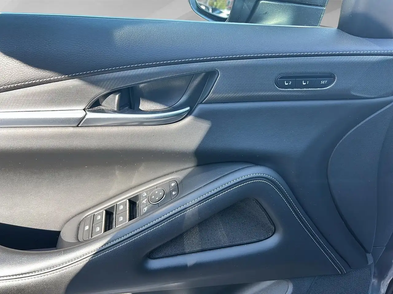 Infiniti QX60 снимка Infiniti QX60
