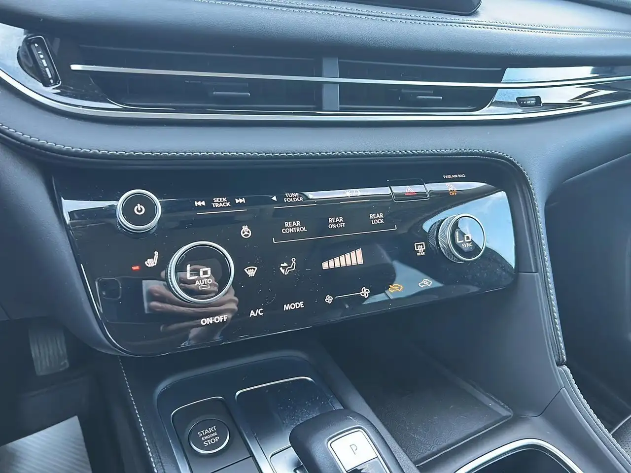 Infiniti QX60 снимка Infiniti QX60