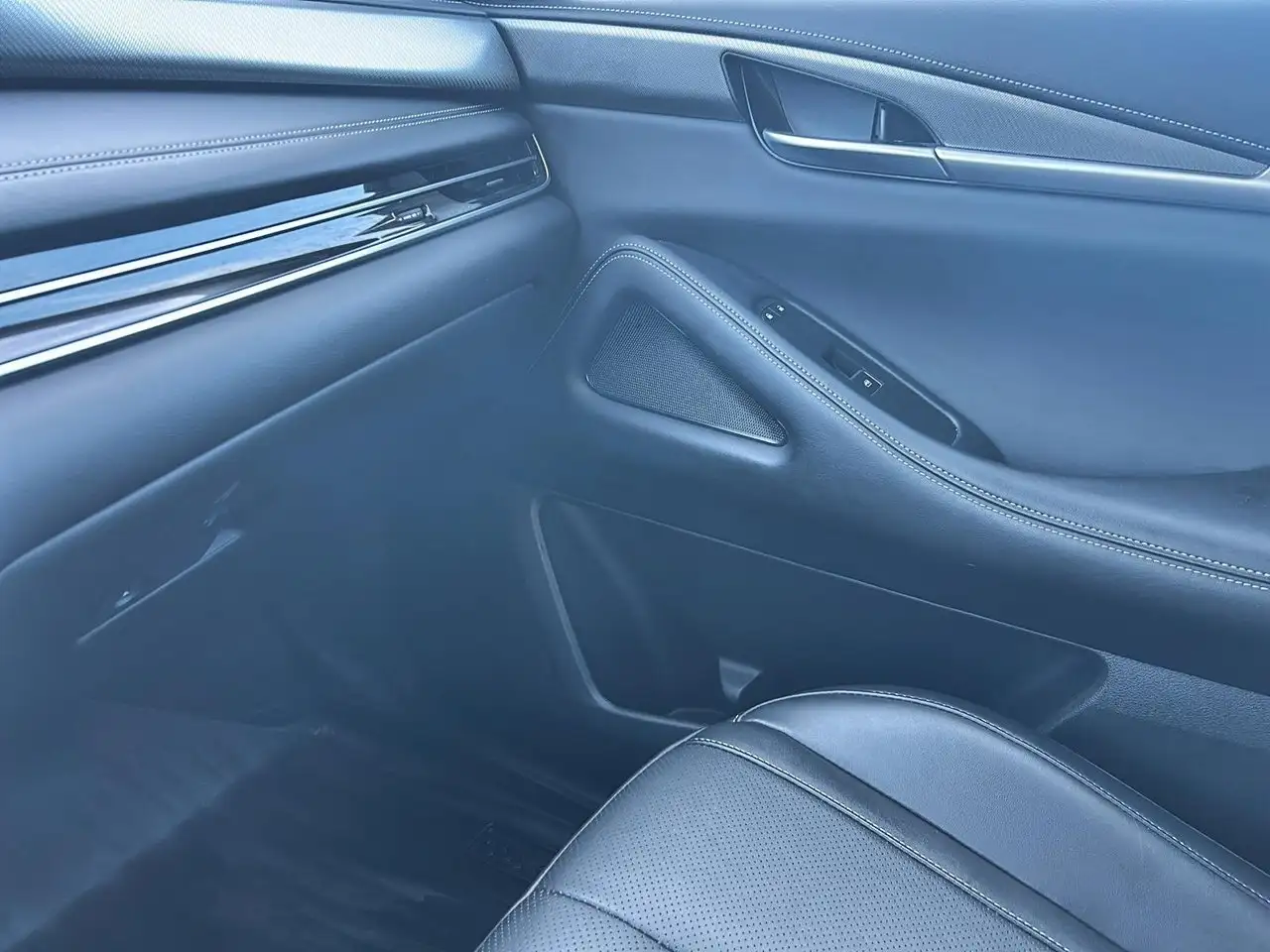 Infiniti QX60 снимка Infiniti QX60