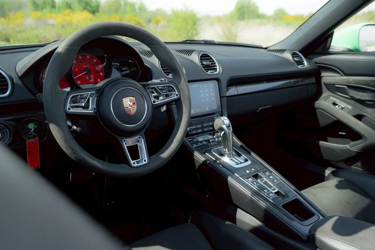 Porsche 718 Spyder снимка Porsche 718 Spyder