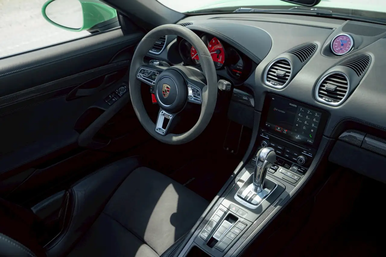Porsche 718 Spyder снимка Porsche 718 Spyder