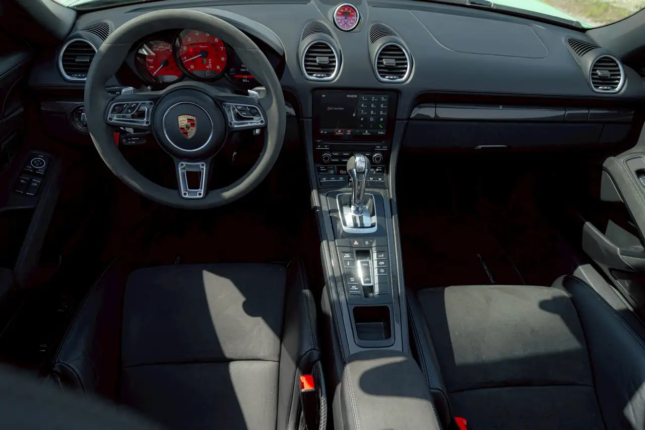 Porsche 718 Spyder снимка Porsche 718 Spyder