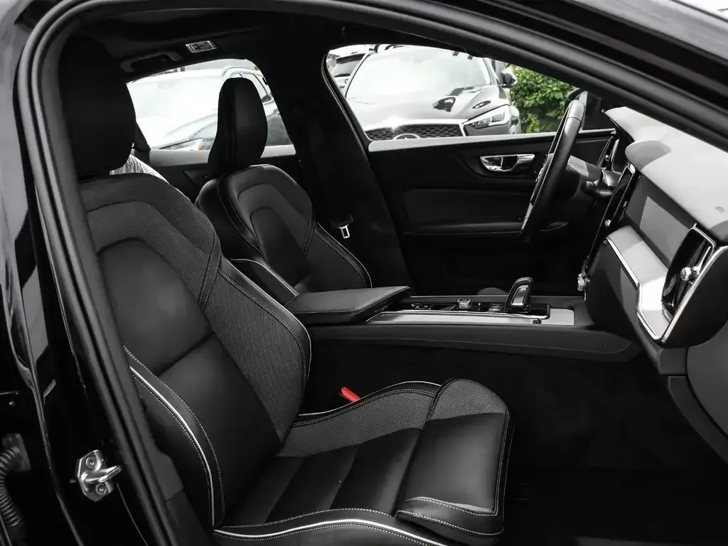 Volvo S60 снимка Volvo S60