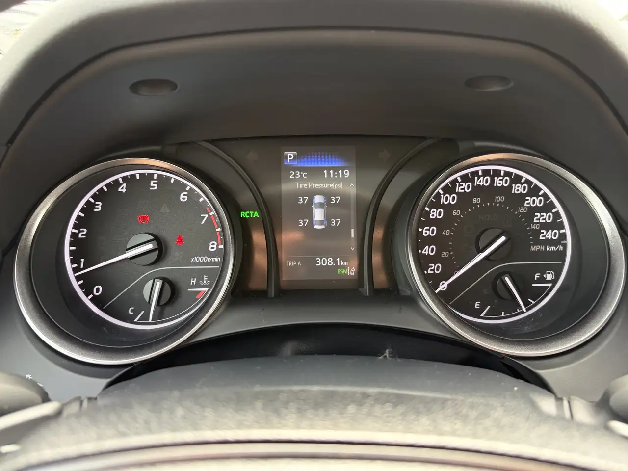 Toyota Camry снимка Toyota Camry