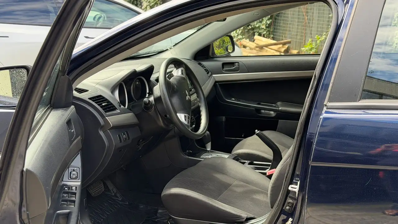 Mitsubishi Lancer снимка Mitsubishi Lancer