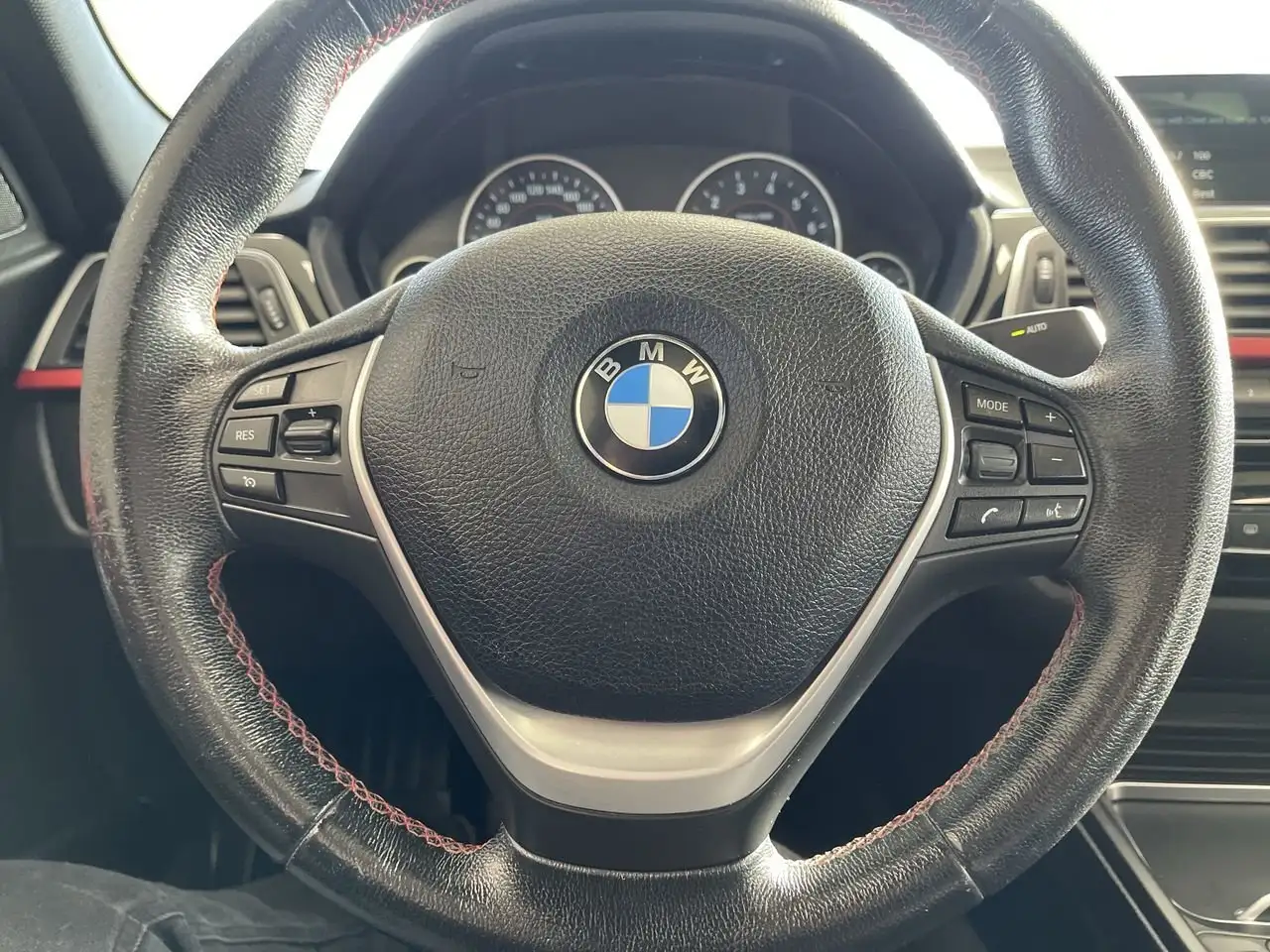 BMW 3 Series снимка BMW 3 Series