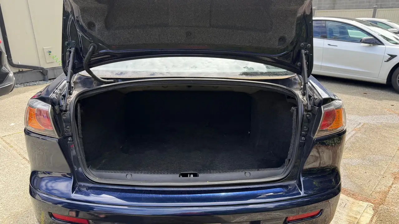 Mitsubishi Lancer снимка Mitsubishi Lancer