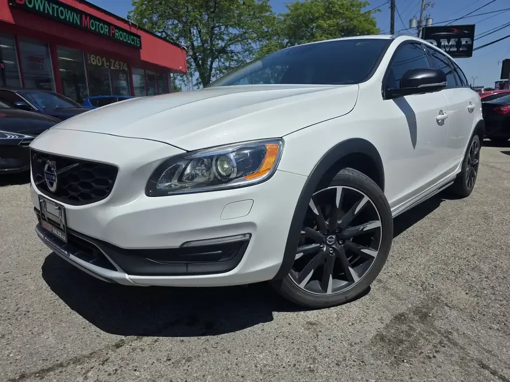 Volvo V60 Cross Country снимка Volvo V60 Cross Country