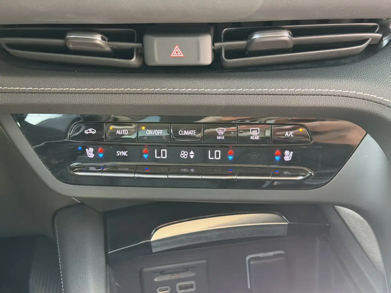 Buick Envision photo Buick Envision