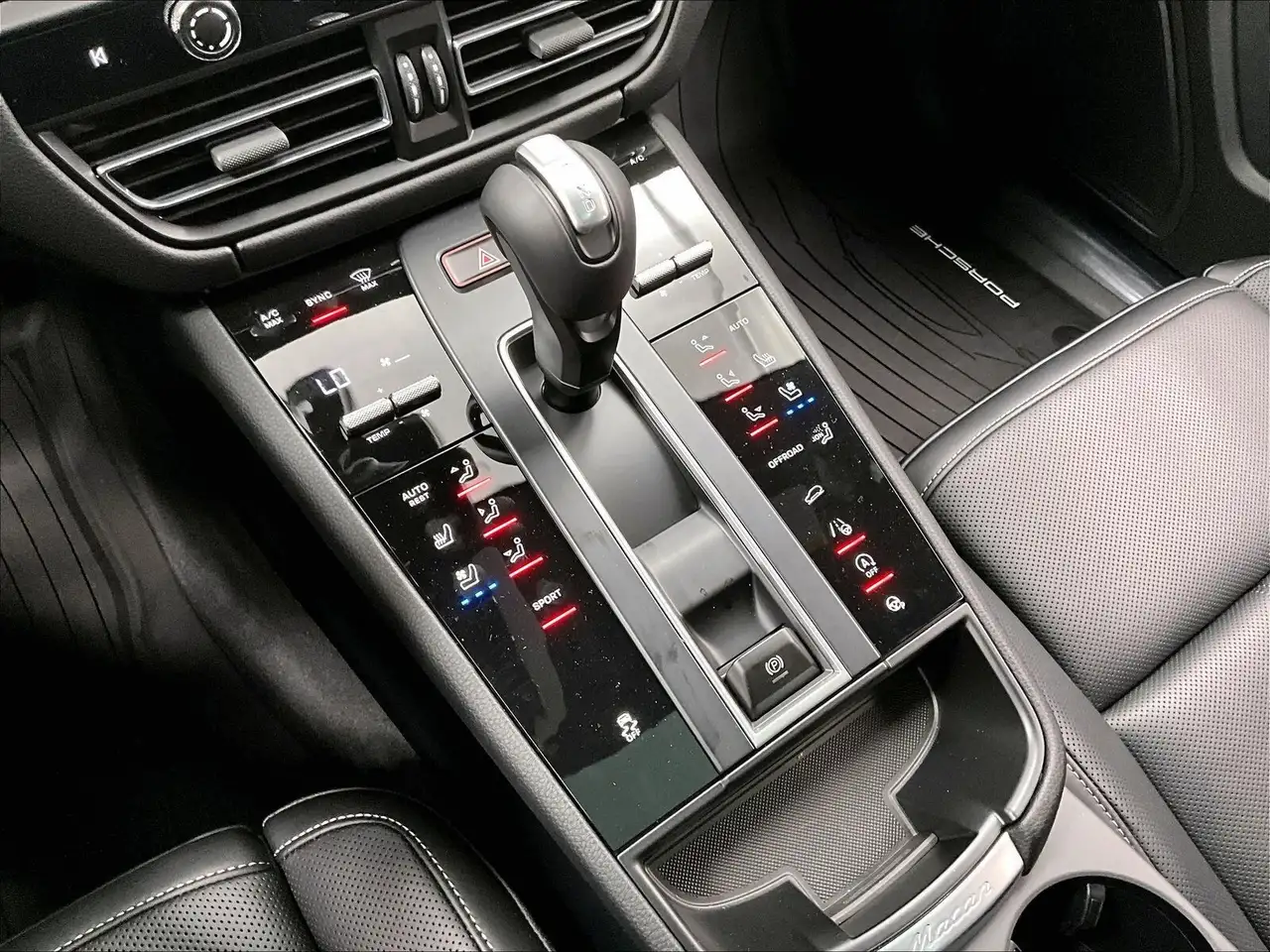 Porsche Macan снимка Porsche Macan