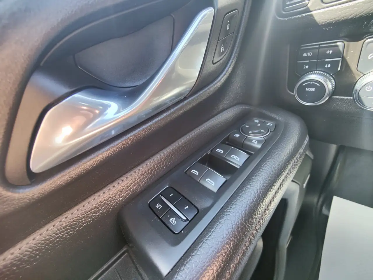 GMC Yukon снимка GMC Yukon