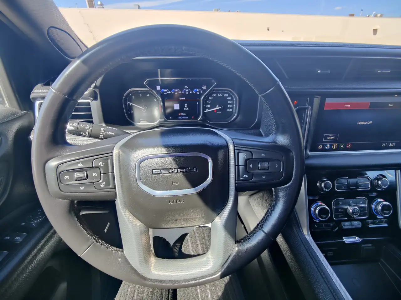 GMC Yukon снимка GMC Yukon