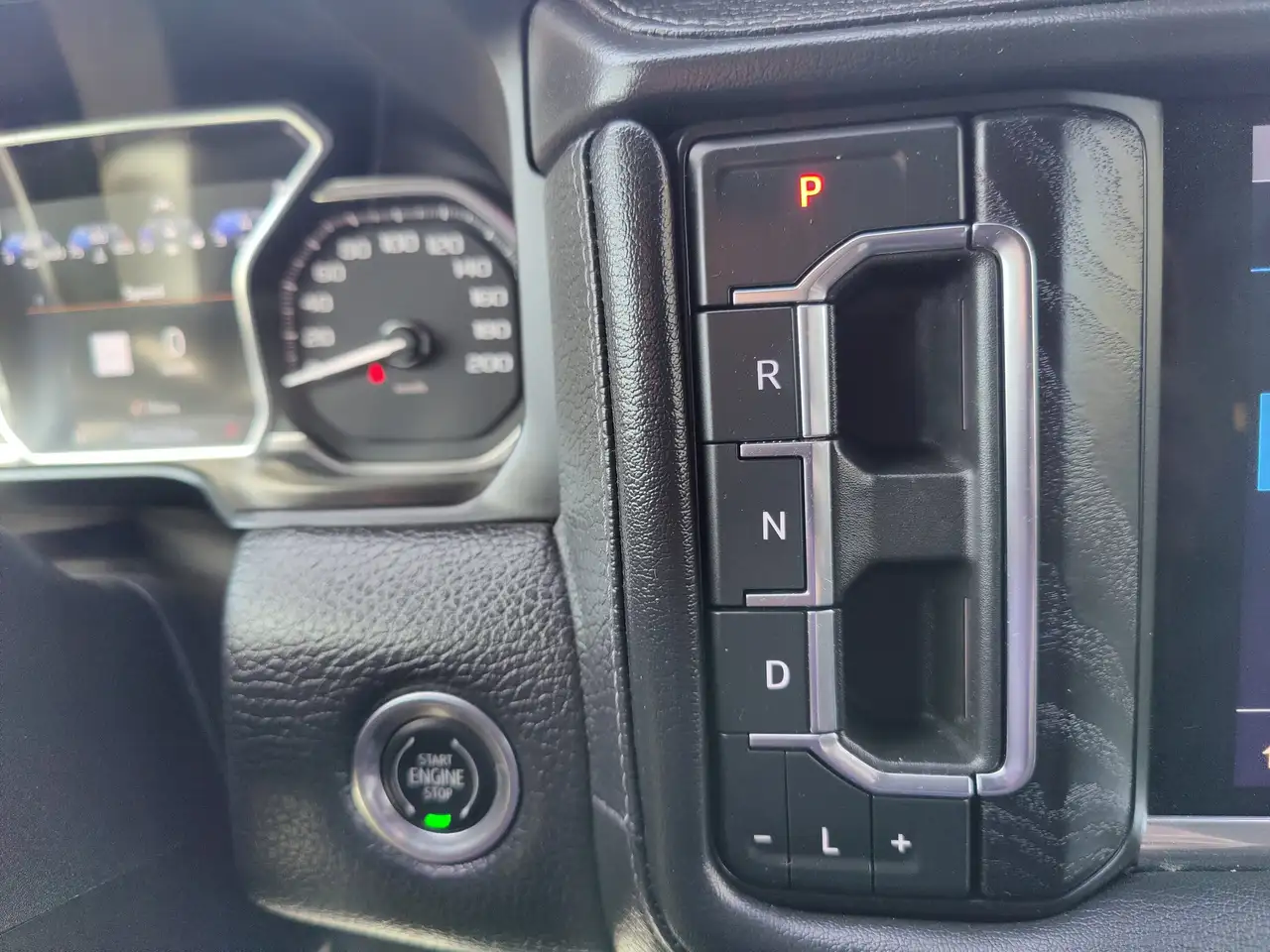GMC Yukon снимка GMC Yukon