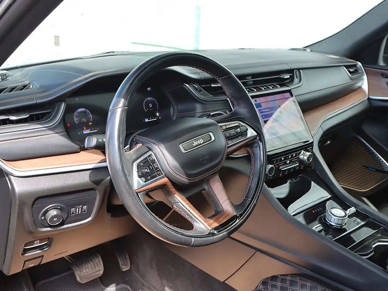 Jeep Grand Cherokee снимка Jeep Grand Cherokee