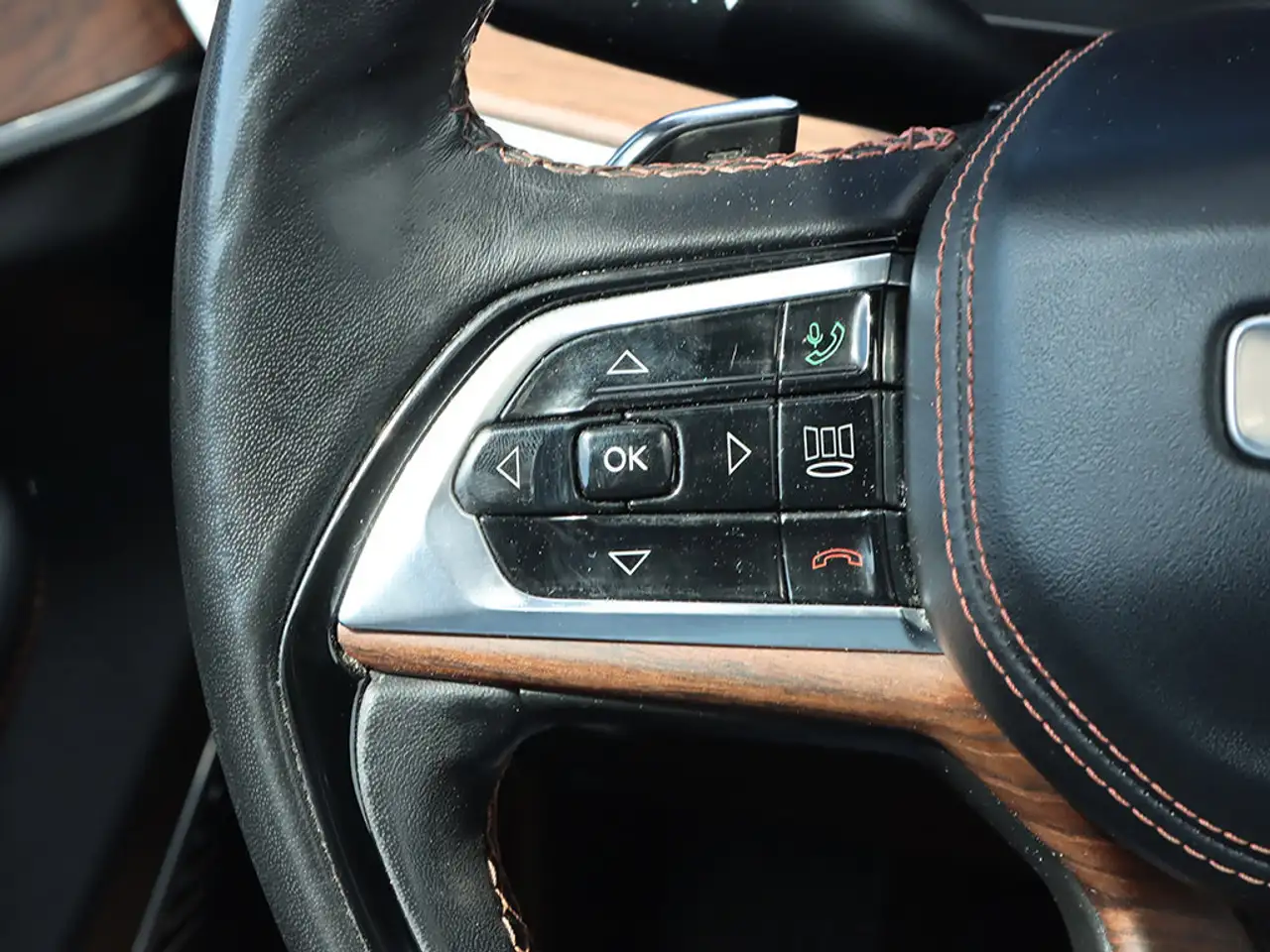 Jeep Grand Cherokee снимка Jeep Grand Cherokee