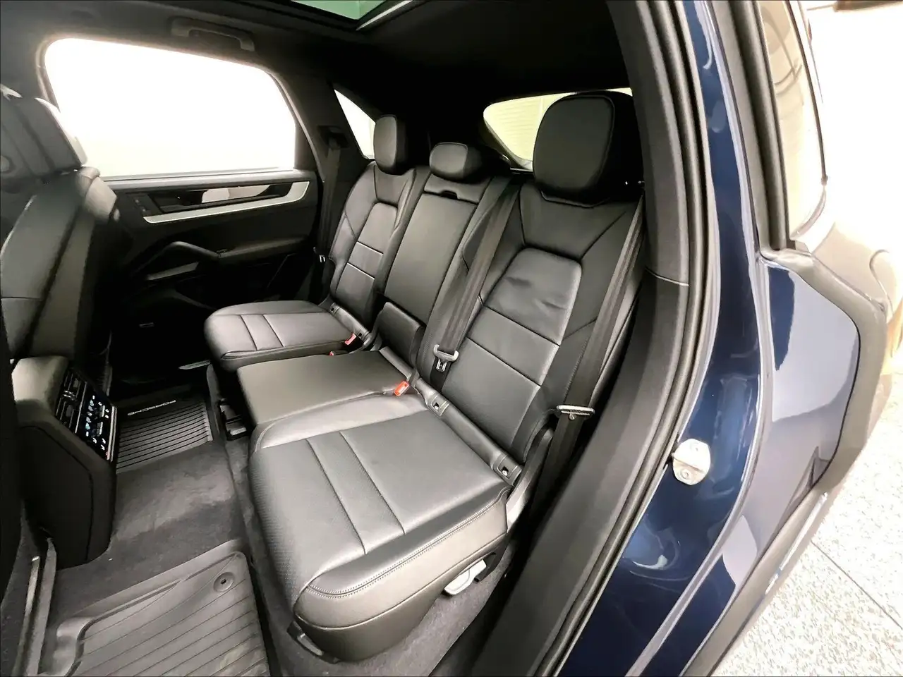 Porsche Cayenne снимка Porsche Cayenne