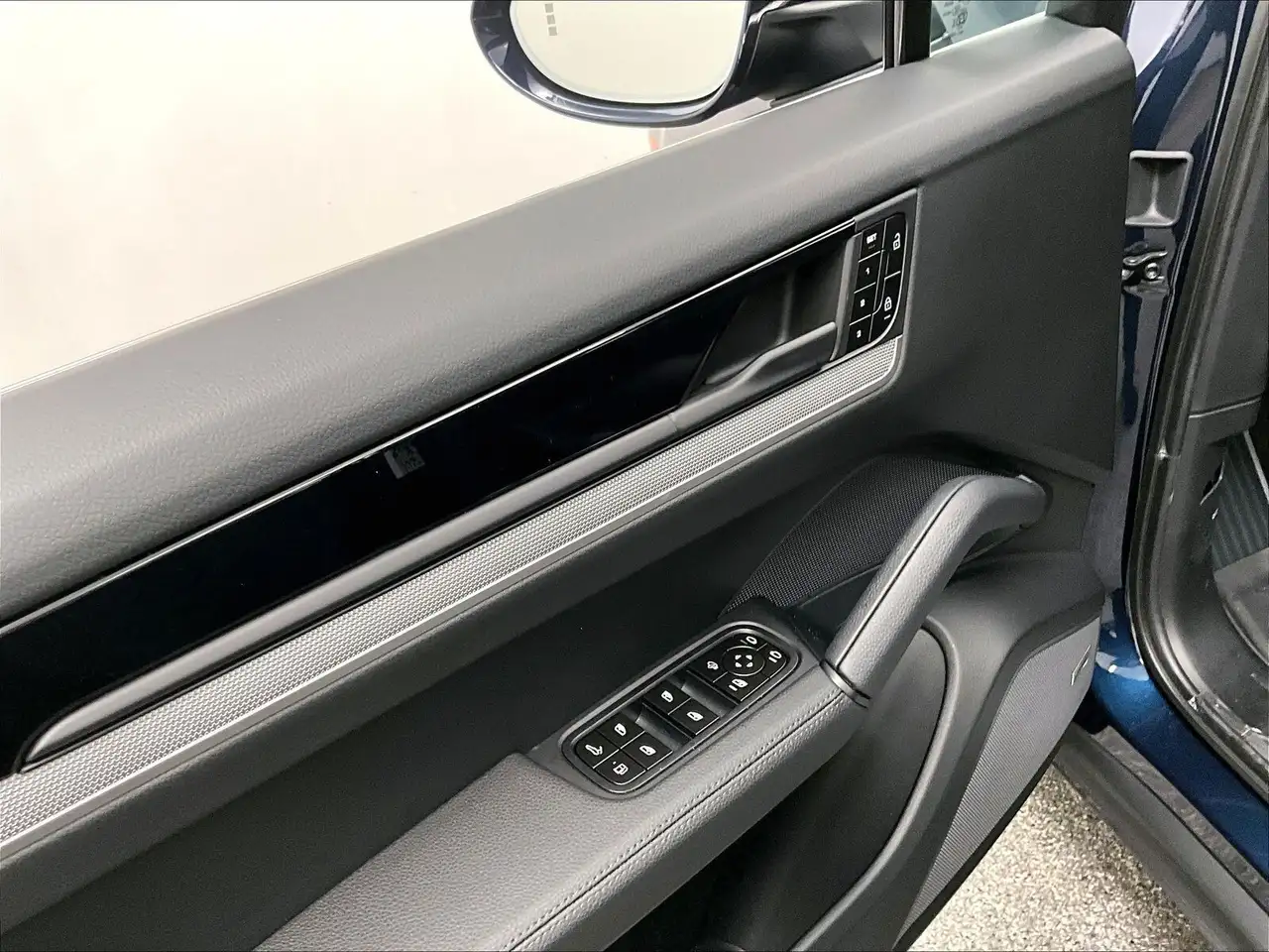 Porsche Cayenne снимка Porsche Cayenne