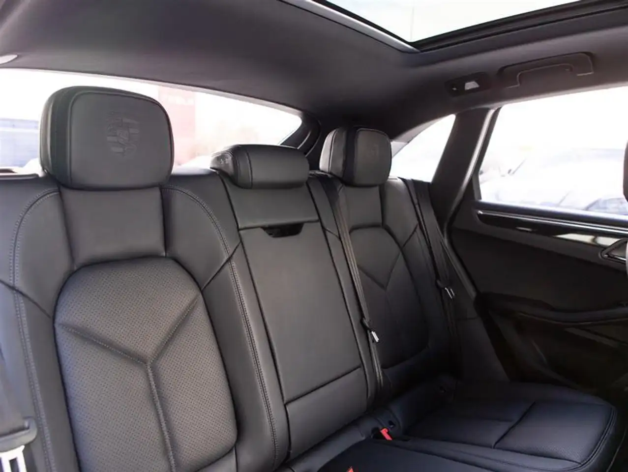 Porsche Macan снимка Porsche Macan