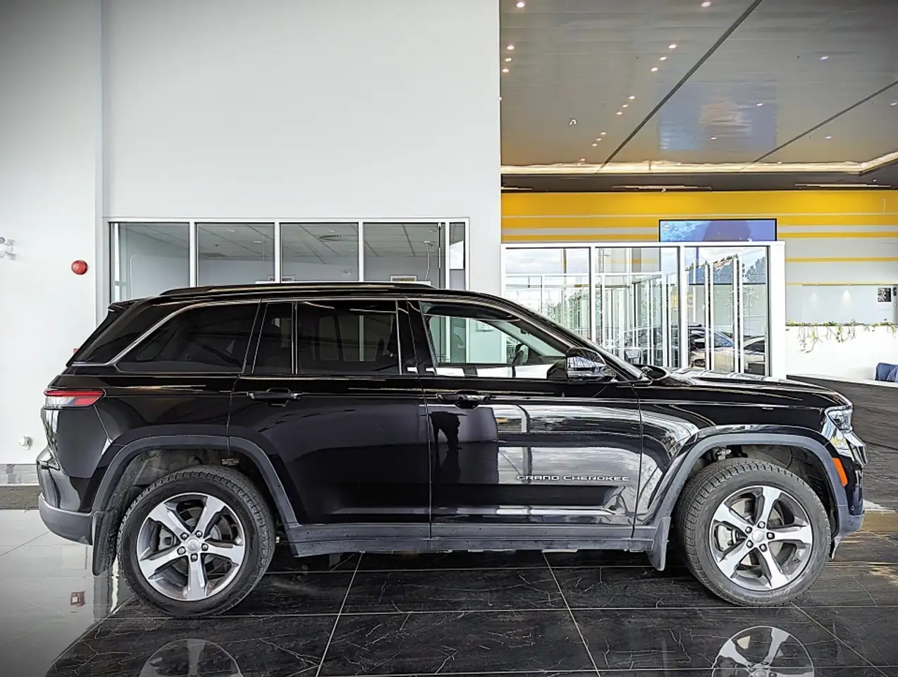 Jeep Grand Cherokee снимка Jeep Grand Cherokee