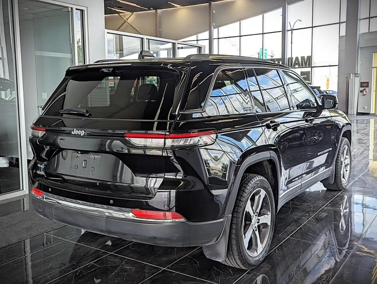 Jeep Grand Cherokee снимка Jeep Grand Cherokee