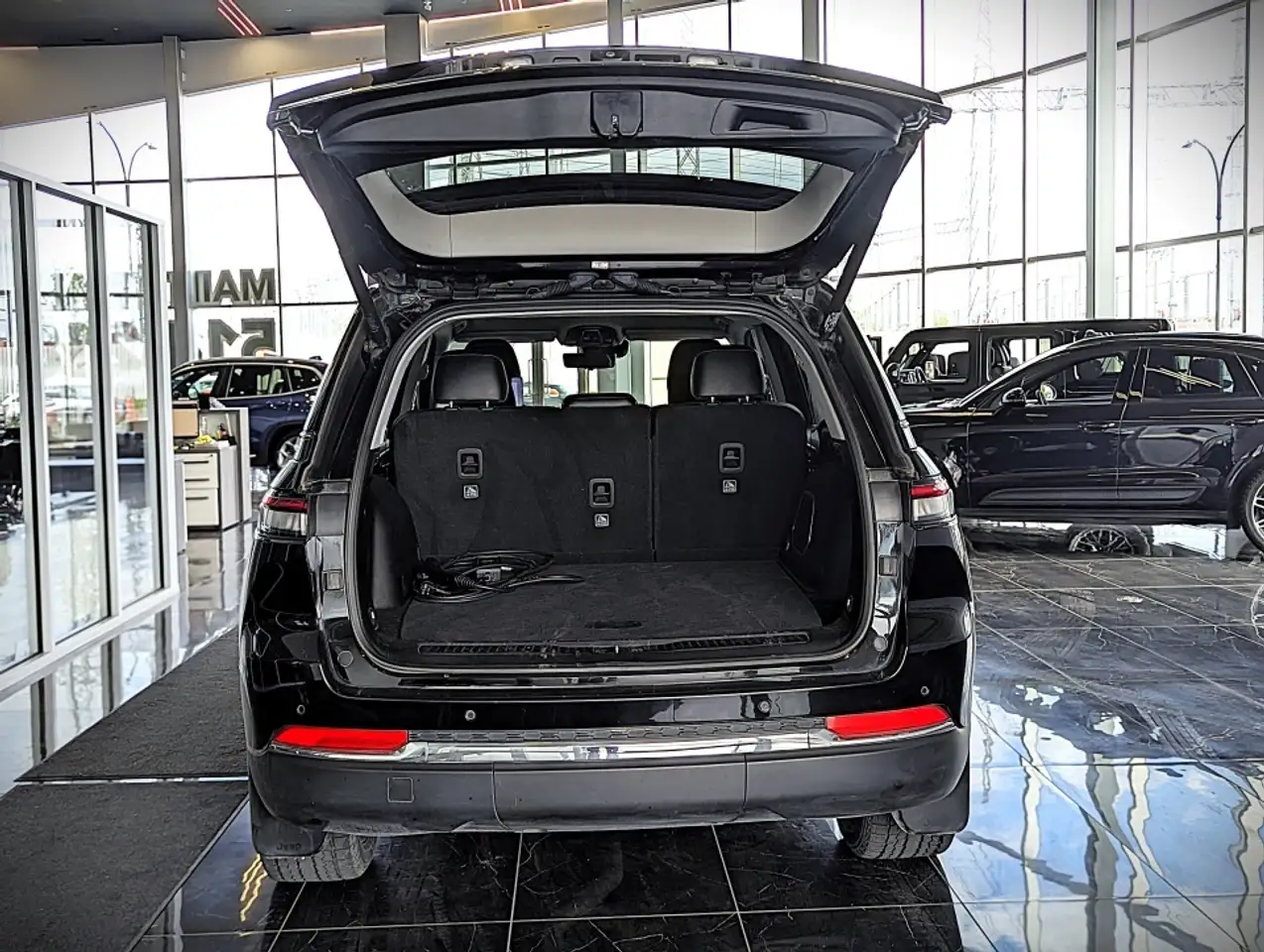 Jeep Grand Cherokee снимка Jeep Grand Cherokee