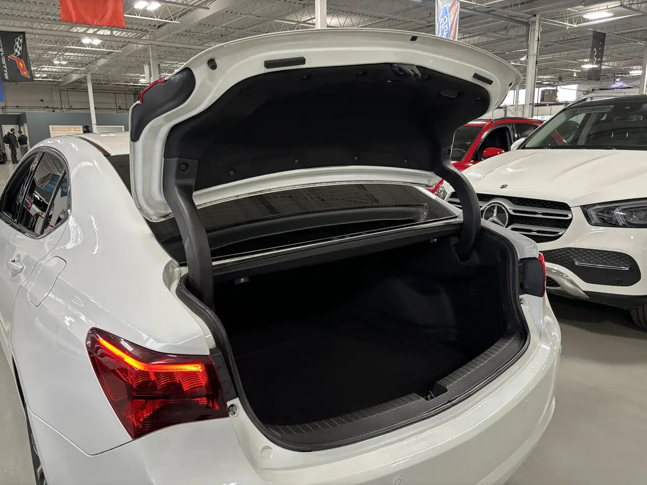 Acura TLX снимка Acura TLX