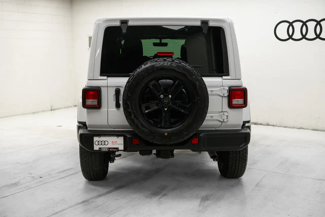 Jeep Wrangler photo Jeep Wrangler