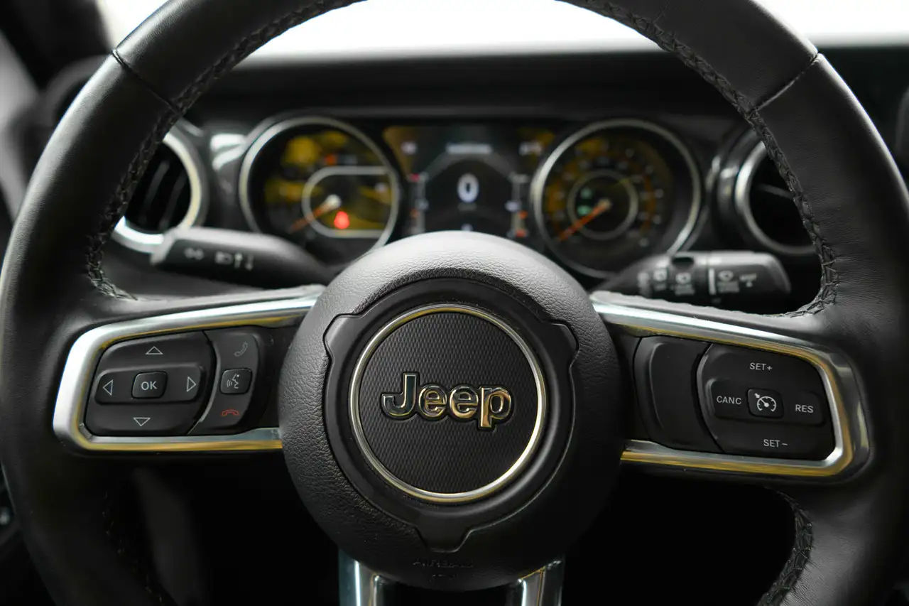 Jeep Wrangler photo Jeep Wrangler