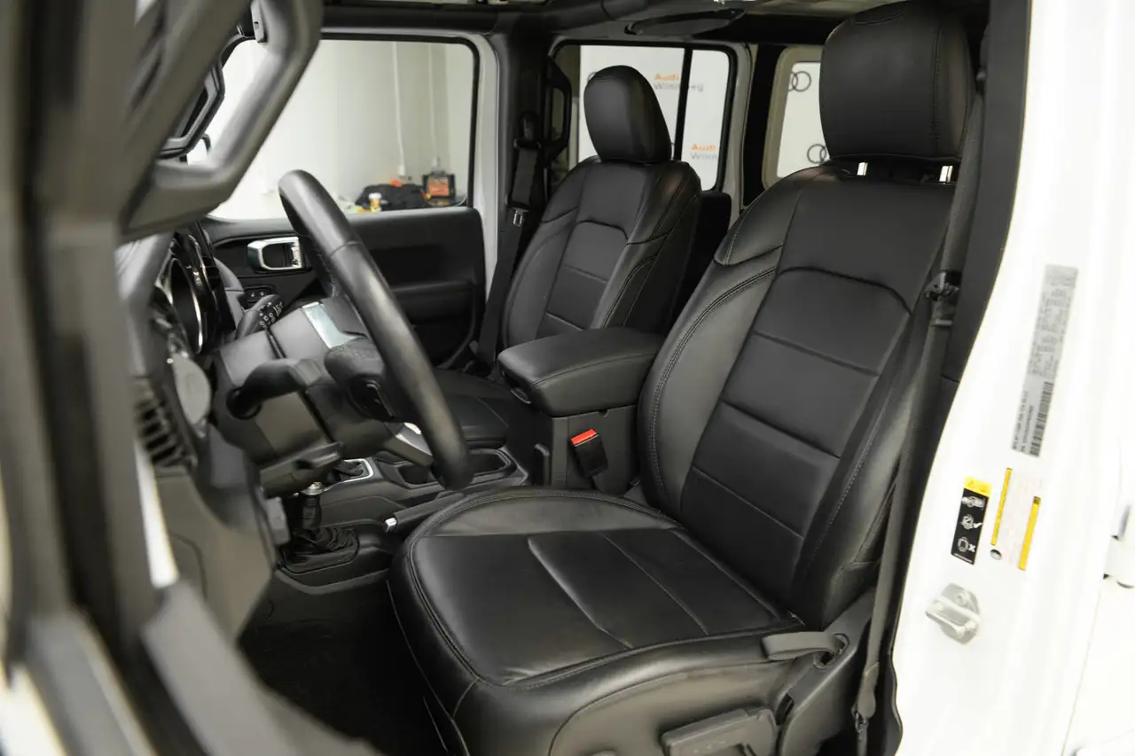Jeep Wrangler photo Jeep Wrangler