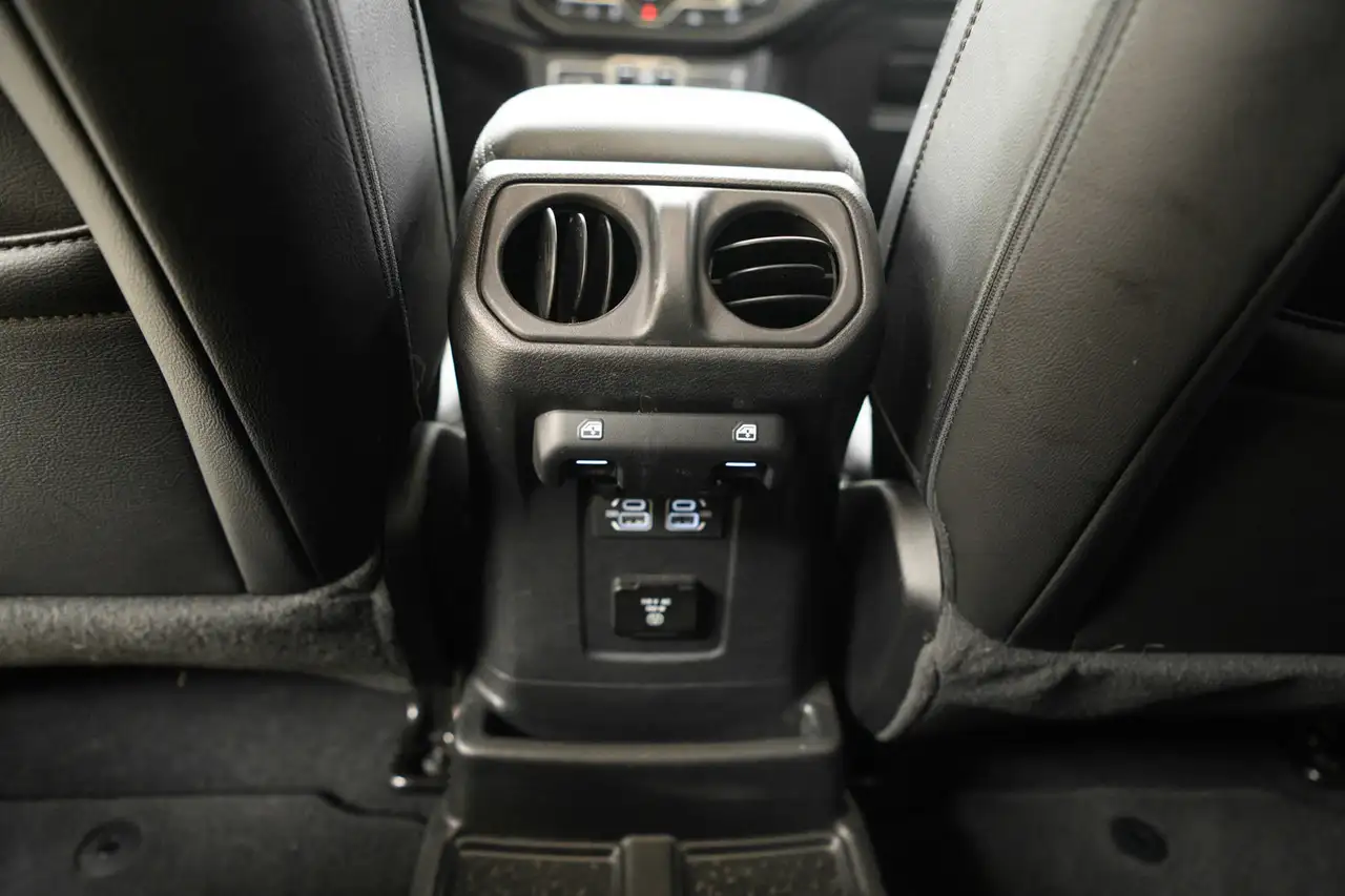 Jeep Wrangler photo Jeep Wrangler