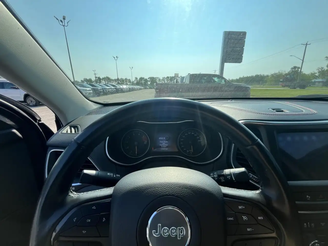 Jeep Cherokee снимка Jeep Cherokee