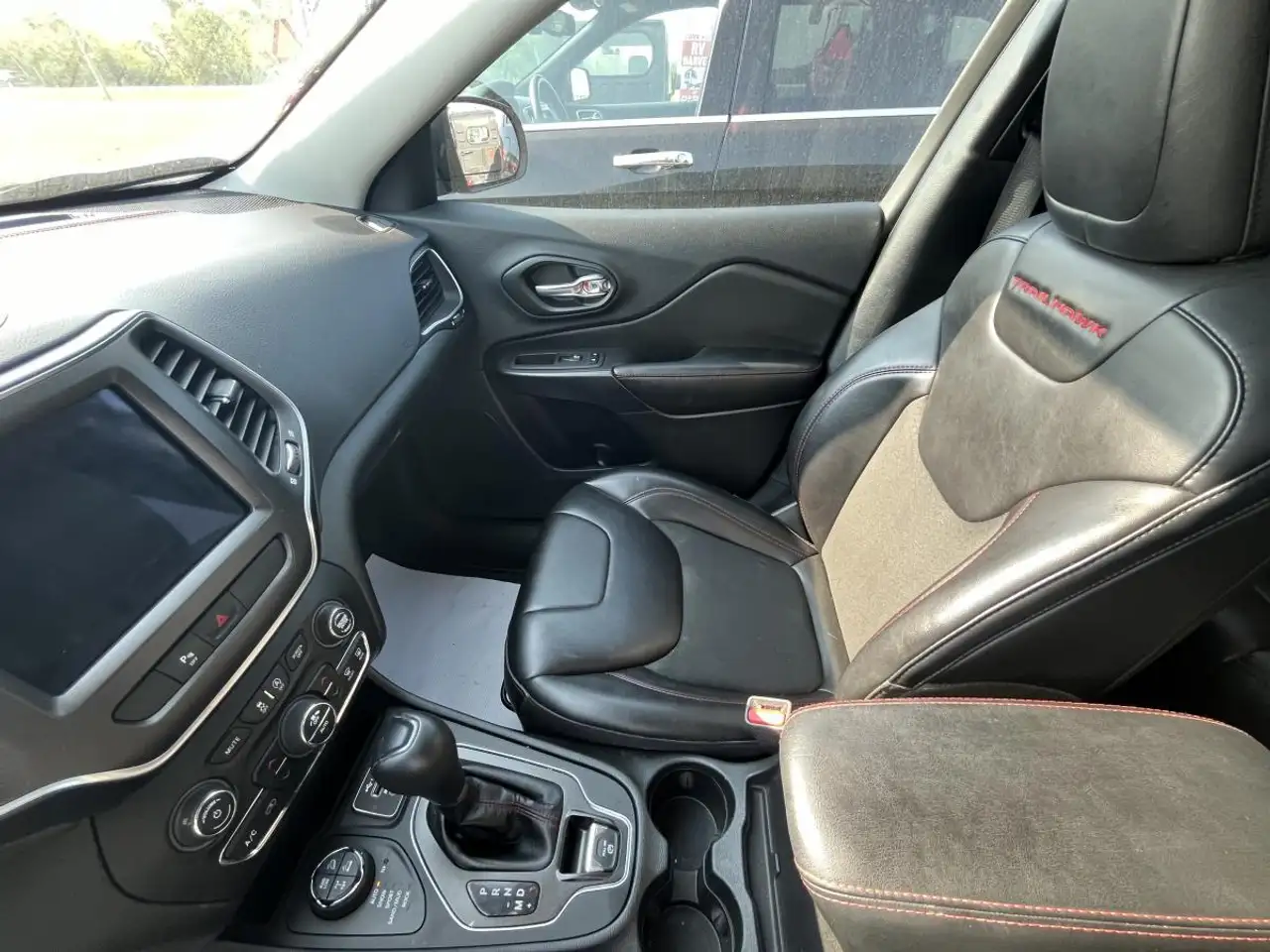 Jeep Cherokee снимка Jeep Cherokee