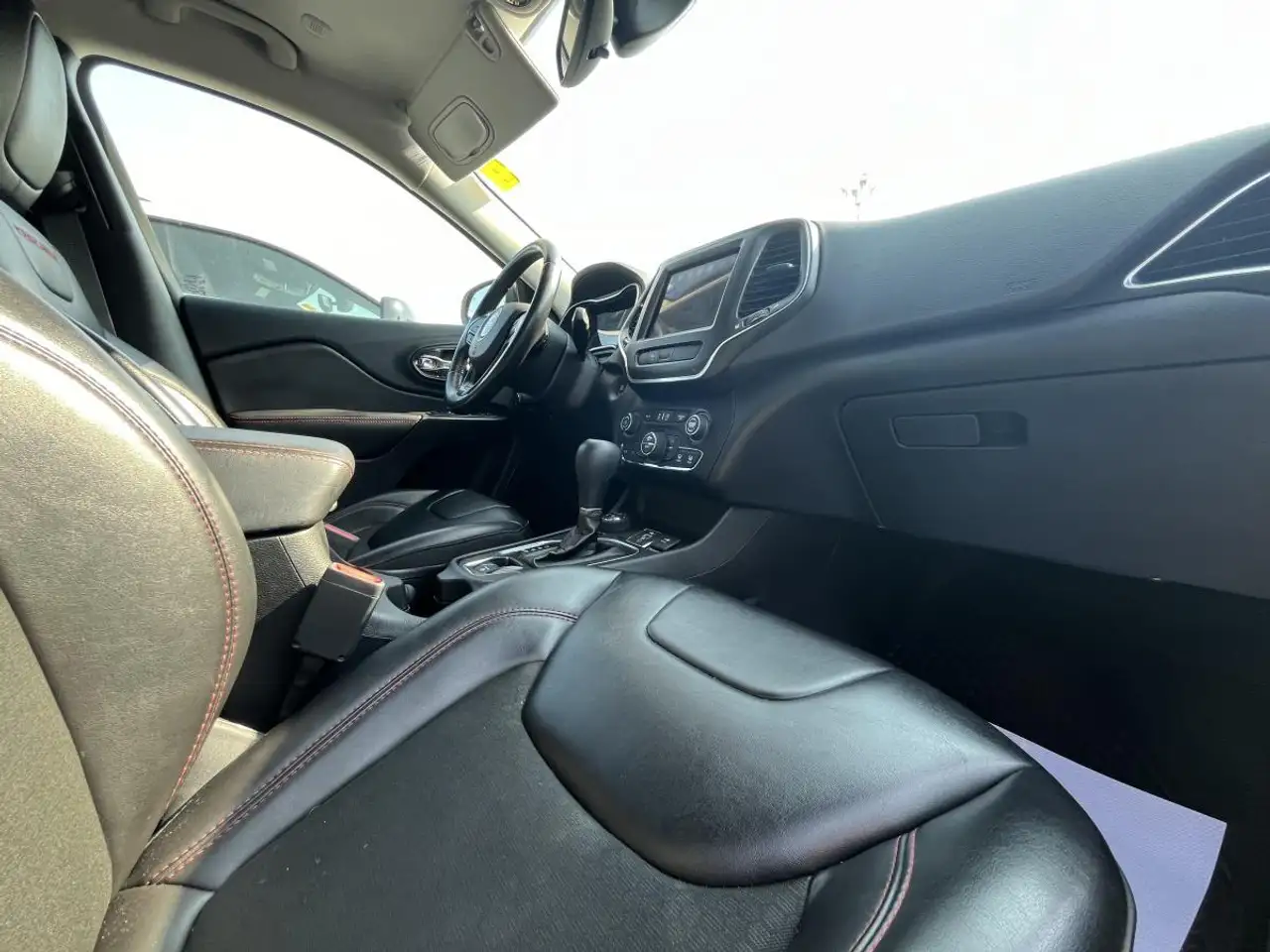 Jeep Cherokee снимка Jeep Cherokee