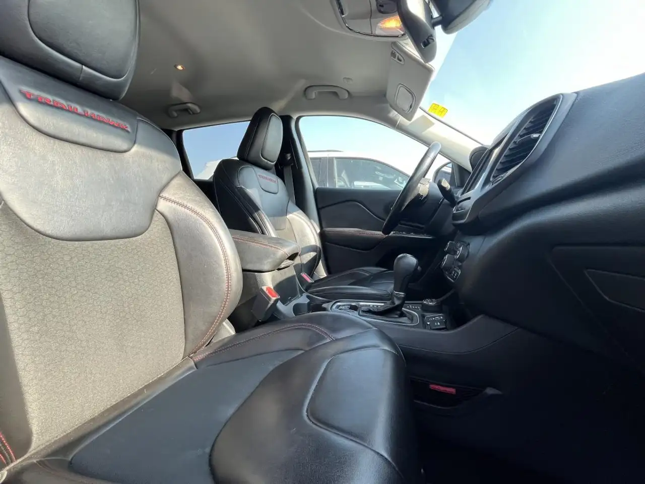 Jeep Cherokee снимка Jeep Cherokee