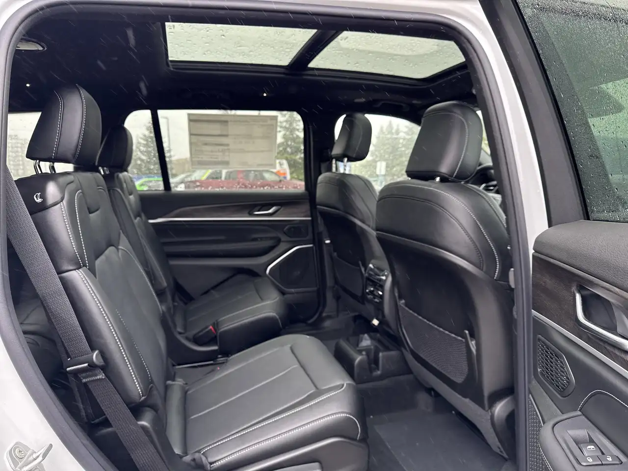Jeep Grand Cherokee снимка Jeep Grand Cherokee