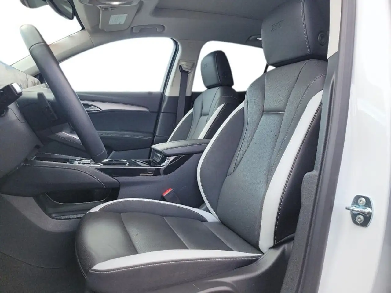 Buick Envision photo Buick Envision
