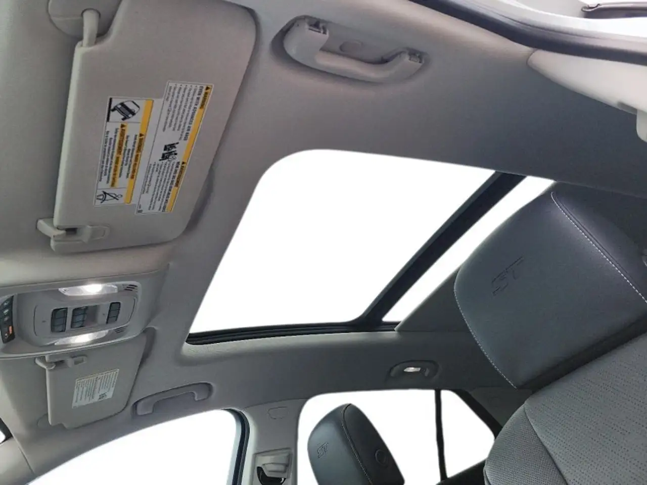 Buick Envision photo Buick Envision