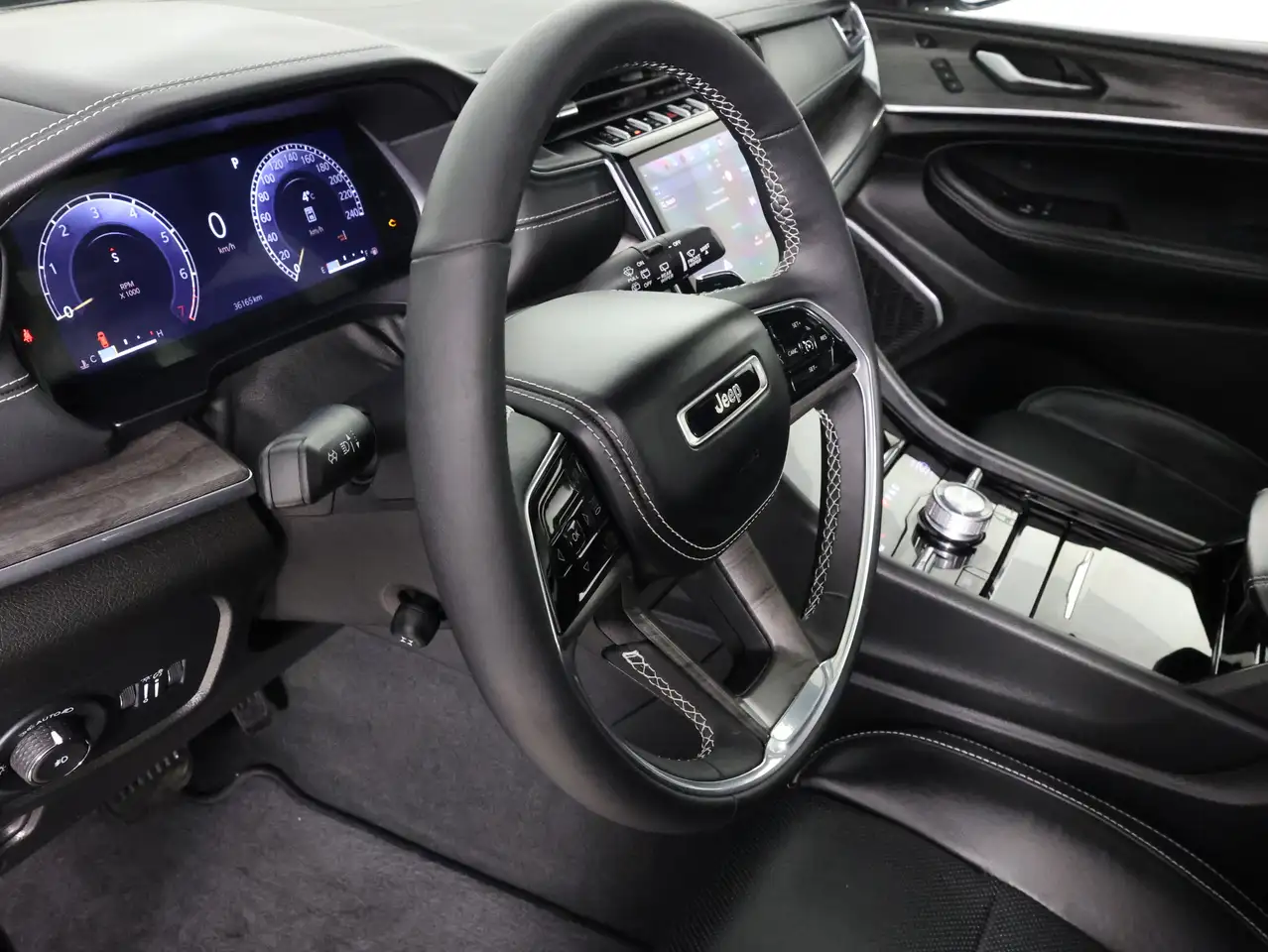 Jeep Grand Cherokee снимка Jeep Grand Cherokee