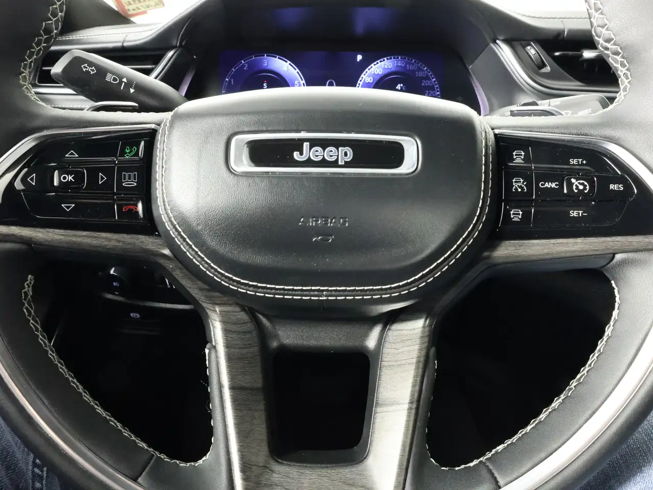Jeep Grand Cherokee снимка Jeep Grand Cherokee