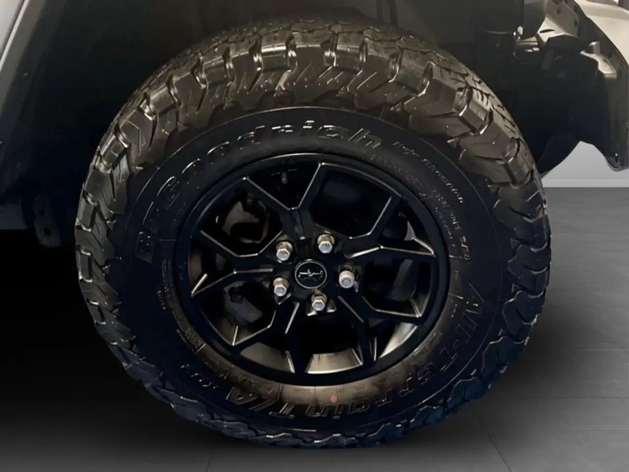 Jeep Wrangler photo Jeep Wrangler